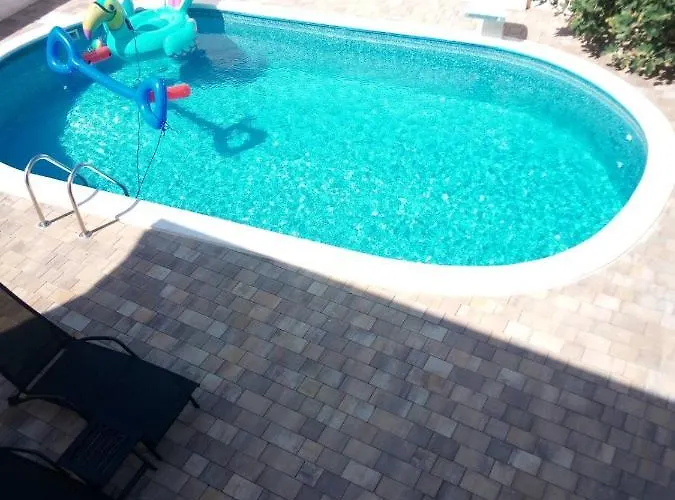 Tara With Pool Apartment *