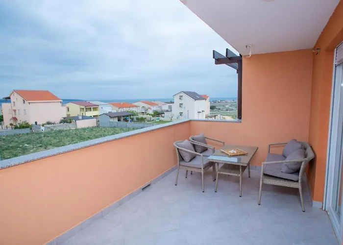 Tara With Pool Apartment