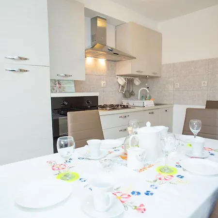 Apartament Tara With Pool Povljana