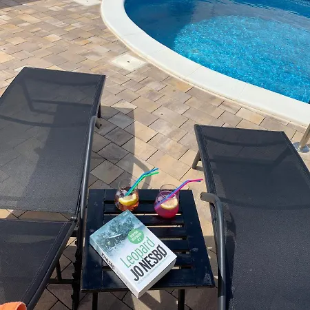 Tara With Pool Apartament